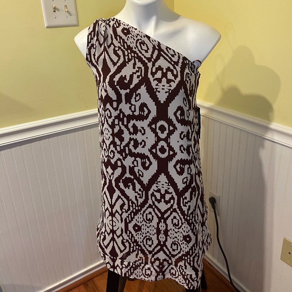 Eva Mendes New York & Company cold shoulder dress with geometric print. XS